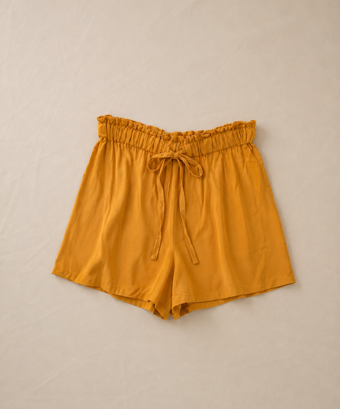 High Rise Shorts in mustrad