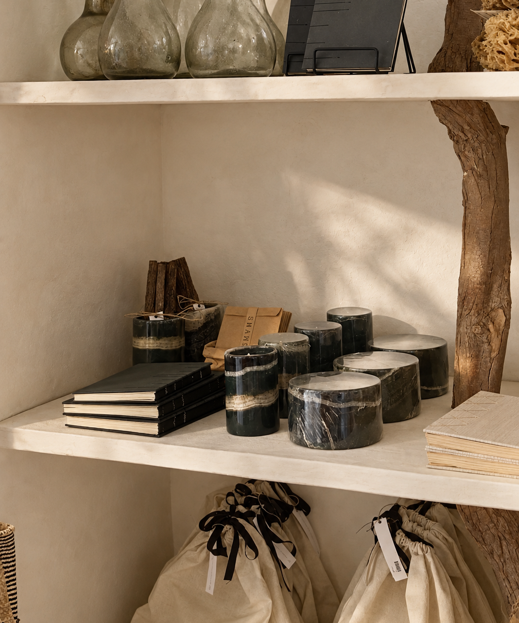 Stone scented candle in black