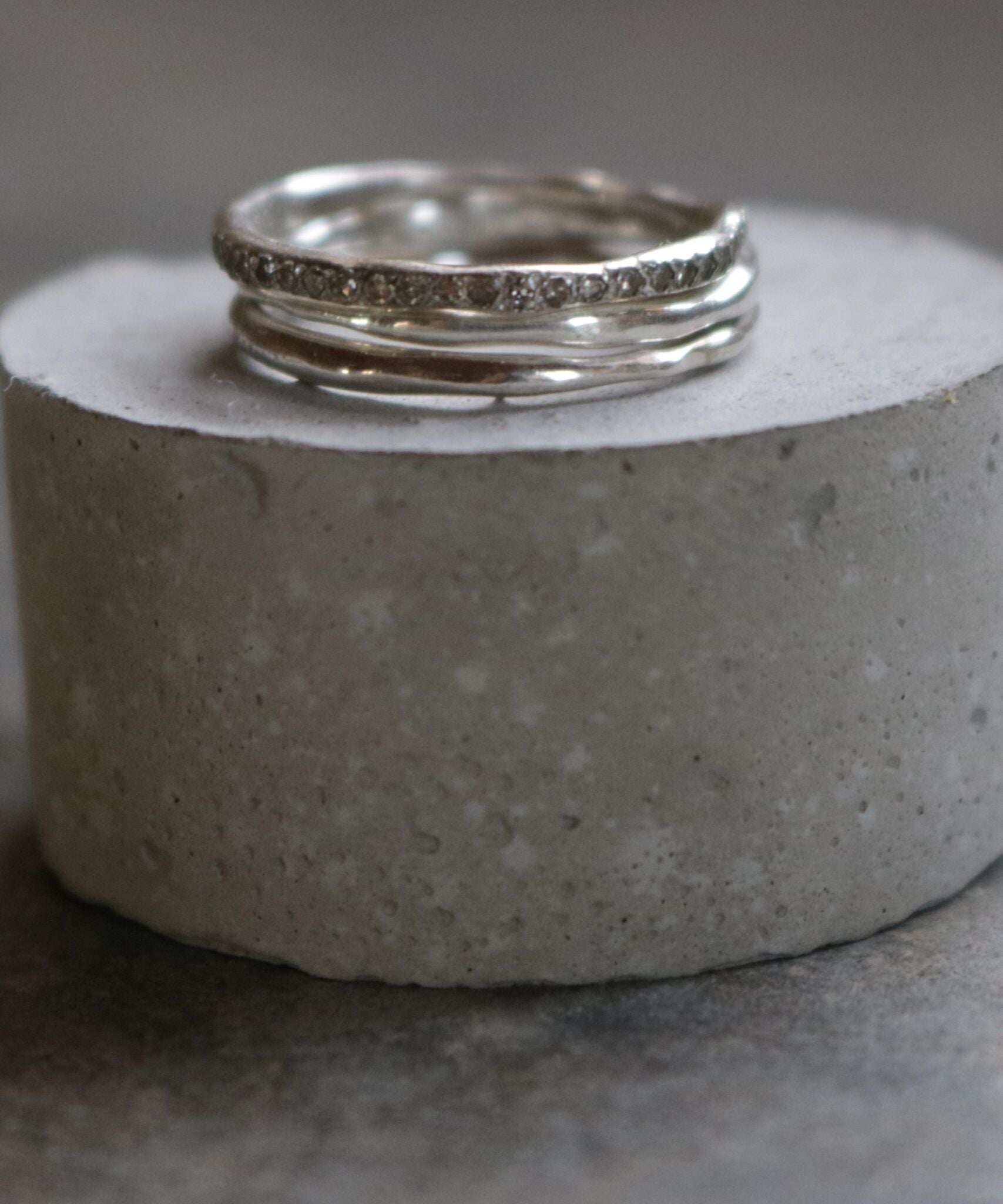 Diamond thin ring
