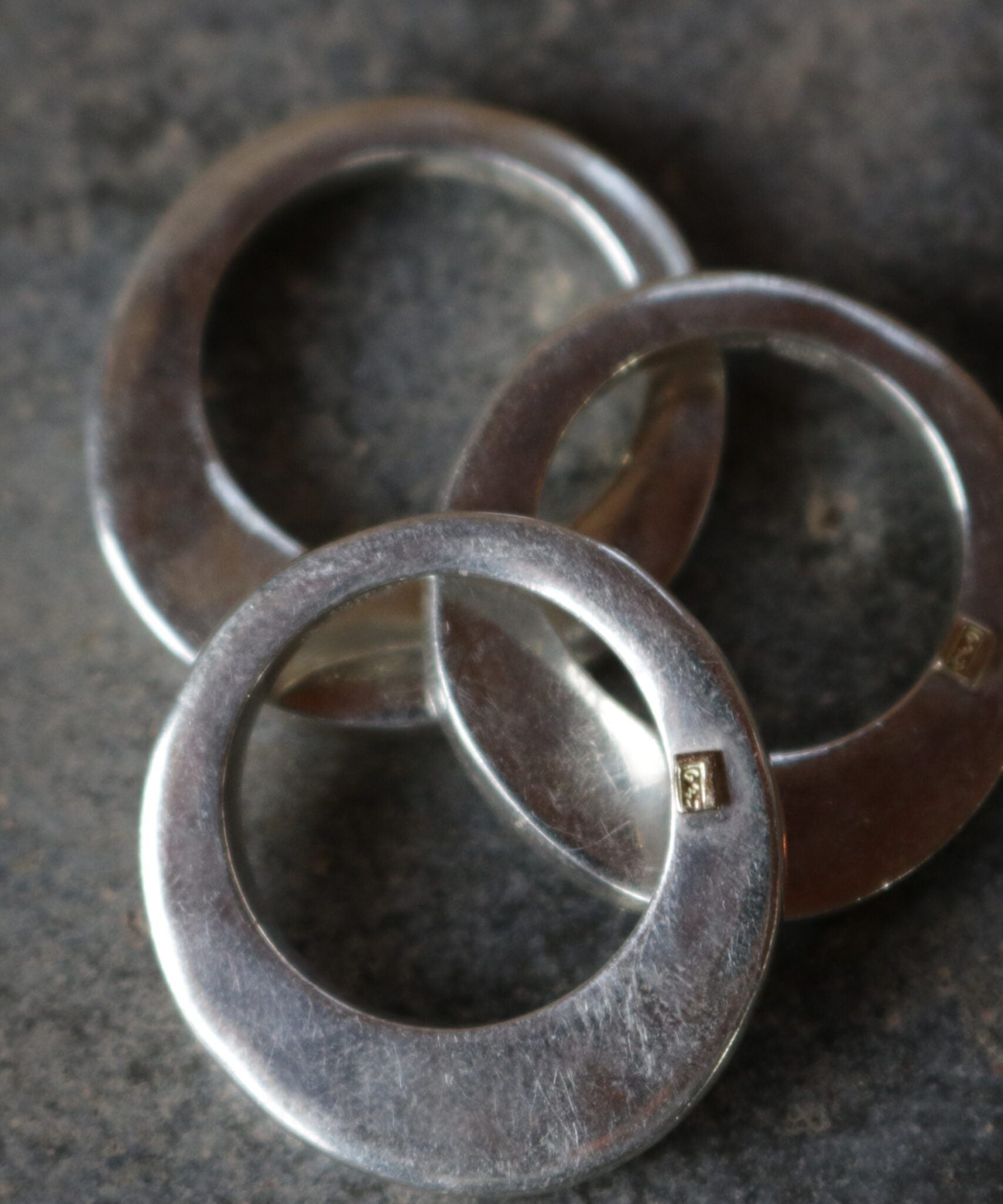 Poster ring